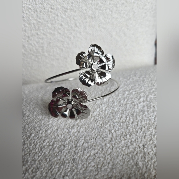 NWT- Free People, Mary Sunshine Arm Cuff, SILVER- New!! - Picture 2 of 6